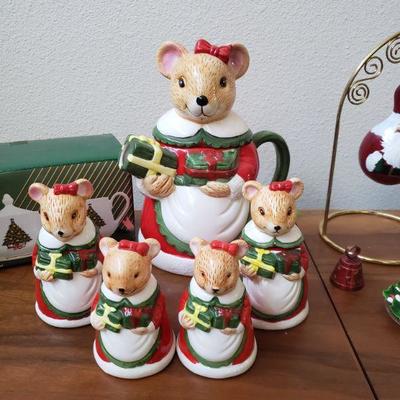 Lot 630: Vintage Christmas Lot