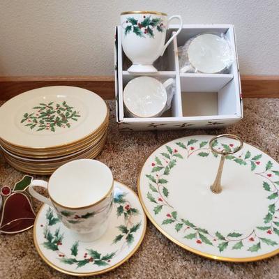 Lot 631: Lenox, Mikasa & Fitz and Floyd Christmas Lot