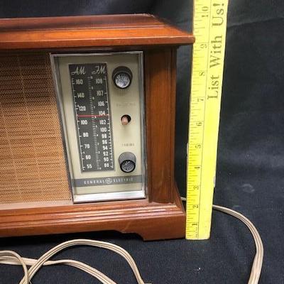 Vintage General Electric AM/FM Radio