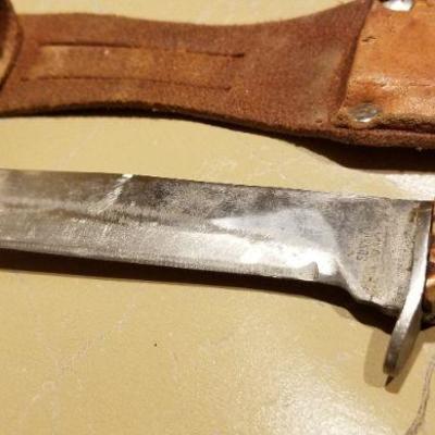 LOT #633: Vintage Hunting Knife by SUNBRITE Japan w/ Sheath