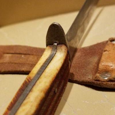 LOT #633: Vintage Hunting Knife by SUNBRITE Japan w/ Sheath