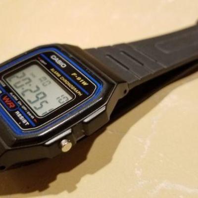 LOT #638: Vintage Casio Wristwatch TESTS A+