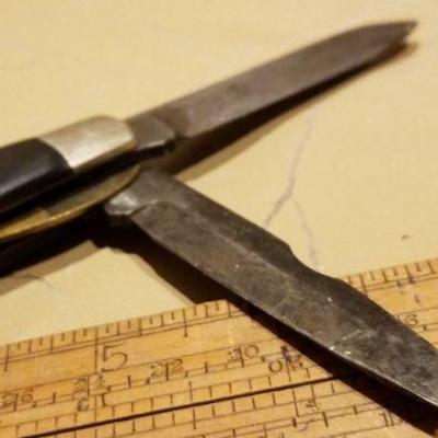 LOT #642: (2) Vintage Pocketknives including Cub Scout Selection