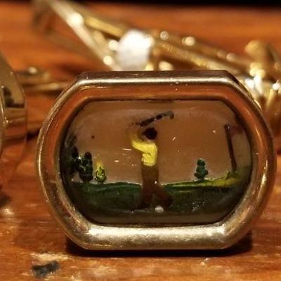 LOT #645: Men's GOLF THEMED Cufflink and Tie Bar Set