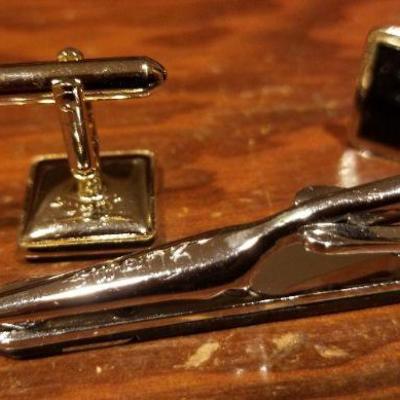 LOT #646: Men's Black Cufflink and Tie bar Dress Set