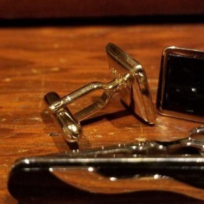 LOT #646: Men's Black Cufflink and Tie bar Dress Set