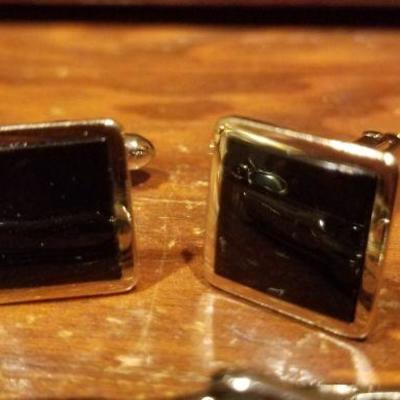 LOT #646: Men's Black Cufflink and Tie bar Dress Set