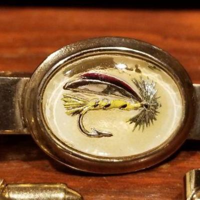 LOT #647: Men's FISHING LURE THEMED Cufflink and Tiebar Dress Set