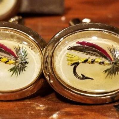 LOT #647: Men's FISHING LURE THEMED Cufflink and Tiebar Dress Set