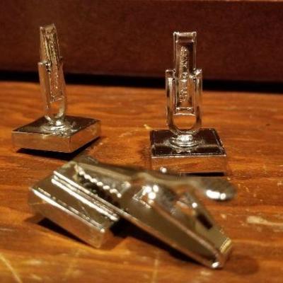 LOT #648: Men's Vintage Snowflake Themed Cufflink and Tiebar Dress Set