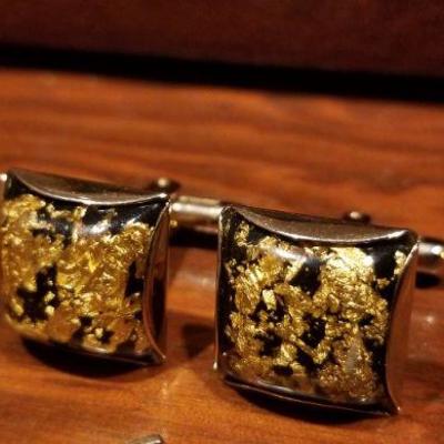 LOT #649: Men's Cufflink and Tie Bar Gold/Black Dress Set