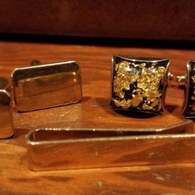 LOT #649: Men's Cufflink and Tie Bar Gold/Black Dress Set