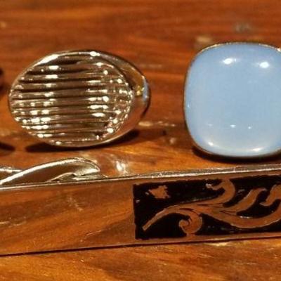 LOT #652: Men's Blue Stone and Silver Dress Set