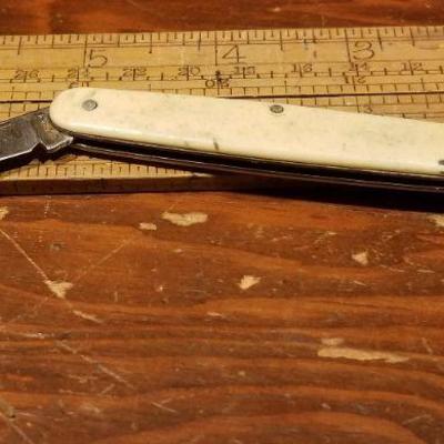 LOT #653: Set of (3) Vintage Pocketkives