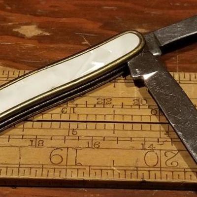 LOT #653: Set of (3) Vintage Pocketkives