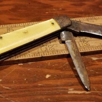 LOT #653: Set of (3) Vintage Pocketkives