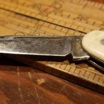 LOT #653: Set of (3) Vintage Pocketkives