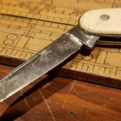 LOT #653: Set of (3) Vintage Pocketkives
