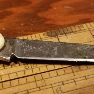 LOT #653: Set of (3) Vintage Pocketkives