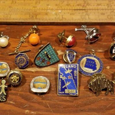 LOT #654: Huge Assortment of Shirt Pins and Tie Pins