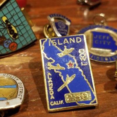 LOT #654: Huge Assortment of Shirt Pins and Tie Pins