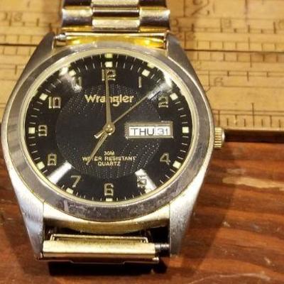LOT #665: Group of Assorted Watches (only Silver one is running)