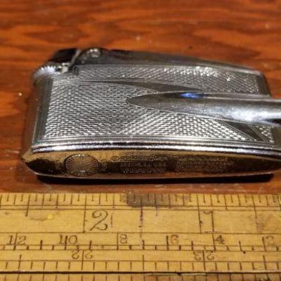 LOT #671: Vintage Mid Century RONSON Flint Strike Showcase Lighter 