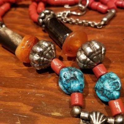 LOT #672: Costume Jewelry Necklace w/ Trinket Box Medallion