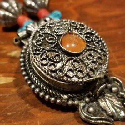 LOT #672: Costume Jewelry Necklace w/ Trinket Box Medallion