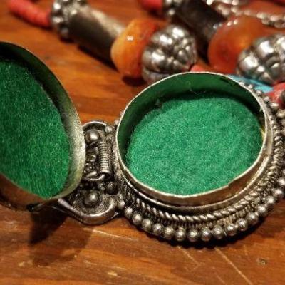 LOT #672: Costume Jewelry Necklace w/ Trinket Box Medallion