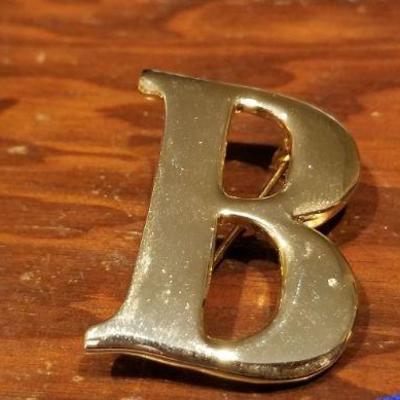 LOT #675: Collection of Vintage Brooches and Pins