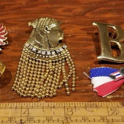 LOT #675: Collection of Vintage Brooches and Pins