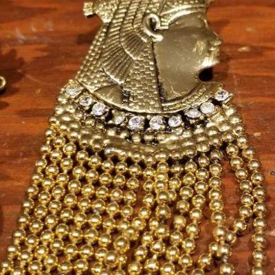 LOT #675: Collection of Vintage Brooches and Pins