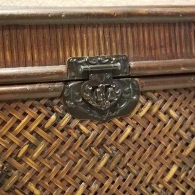 LOT #678: Wicker Storage Decorative Box w/ Latch Feature