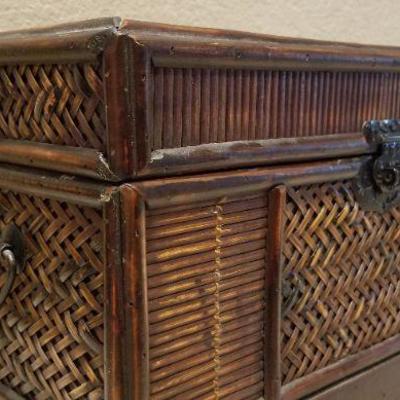 LOT #678: Wicker Storage Decorative Box w/ Latch Feature