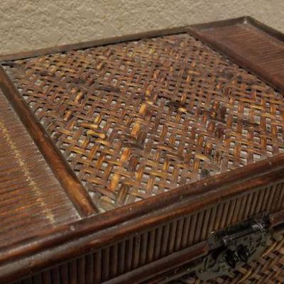 LOT #678: Wicker Storage Decorative Box w/ Latch Feature