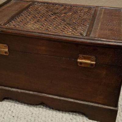 LOT #678: Wicker Storage Decorative Box w/ Latch Feature