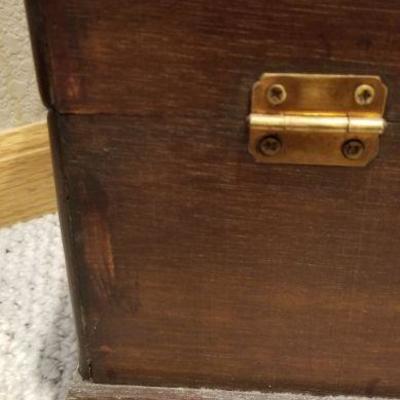LOT #678: Wicker Storage Decorative Box w/ Latch Feature