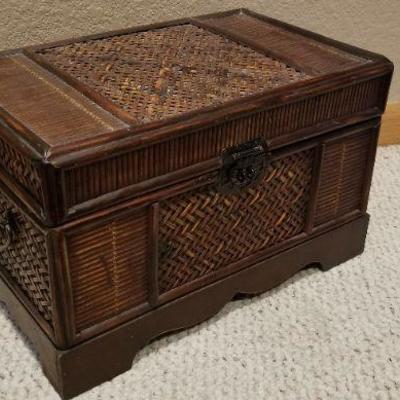 LOT #678: Wicker Storage Decorative Box w/ Latch Feature