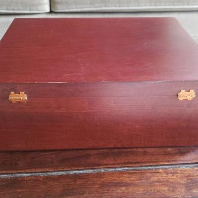 LOT 679: Flatware Box