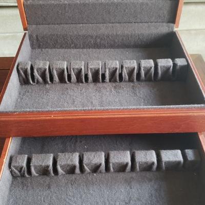 LOT 679: Flatware Box