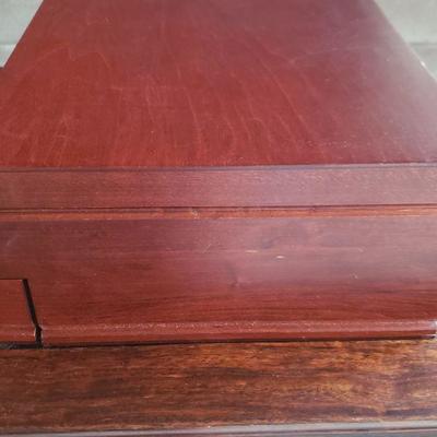 LOT 679: Flatware Box