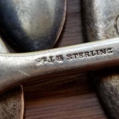 LOT #690: Set of (6) Vintage Sterling Silver Butter Knives 