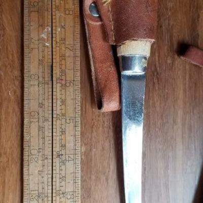 LOT #697; Vintage Fishing Knife w/ Sheath