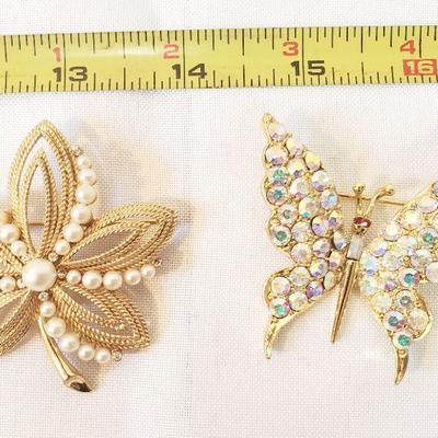 2 VINTAGE BROOCHES 