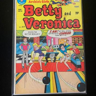 Lot: 22 Archie Series Comics: No. 217 JAN 1974
