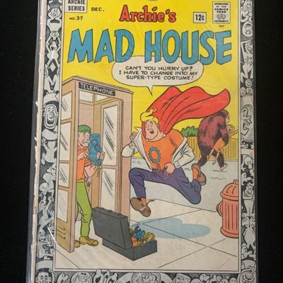 Lot: 37 Archie Series Comics: No. 37   DEC