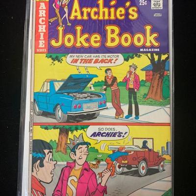 Lot: 44 Archie Series Comics: No. 215  DEC