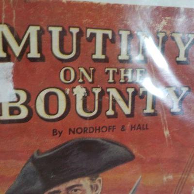 " Classic Illustrations (2) The Invisible Man and Mutiny on the Bounty.