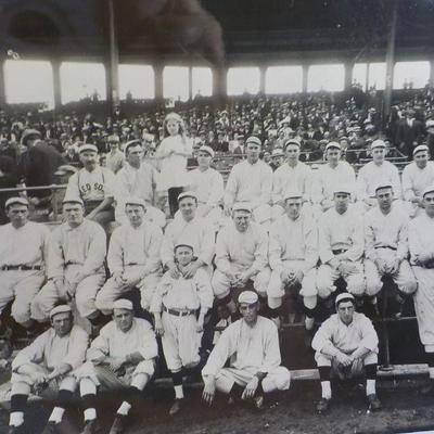 " 8 X 10 PICTURE OF 1915 OF BOSTON RED SOXS.
